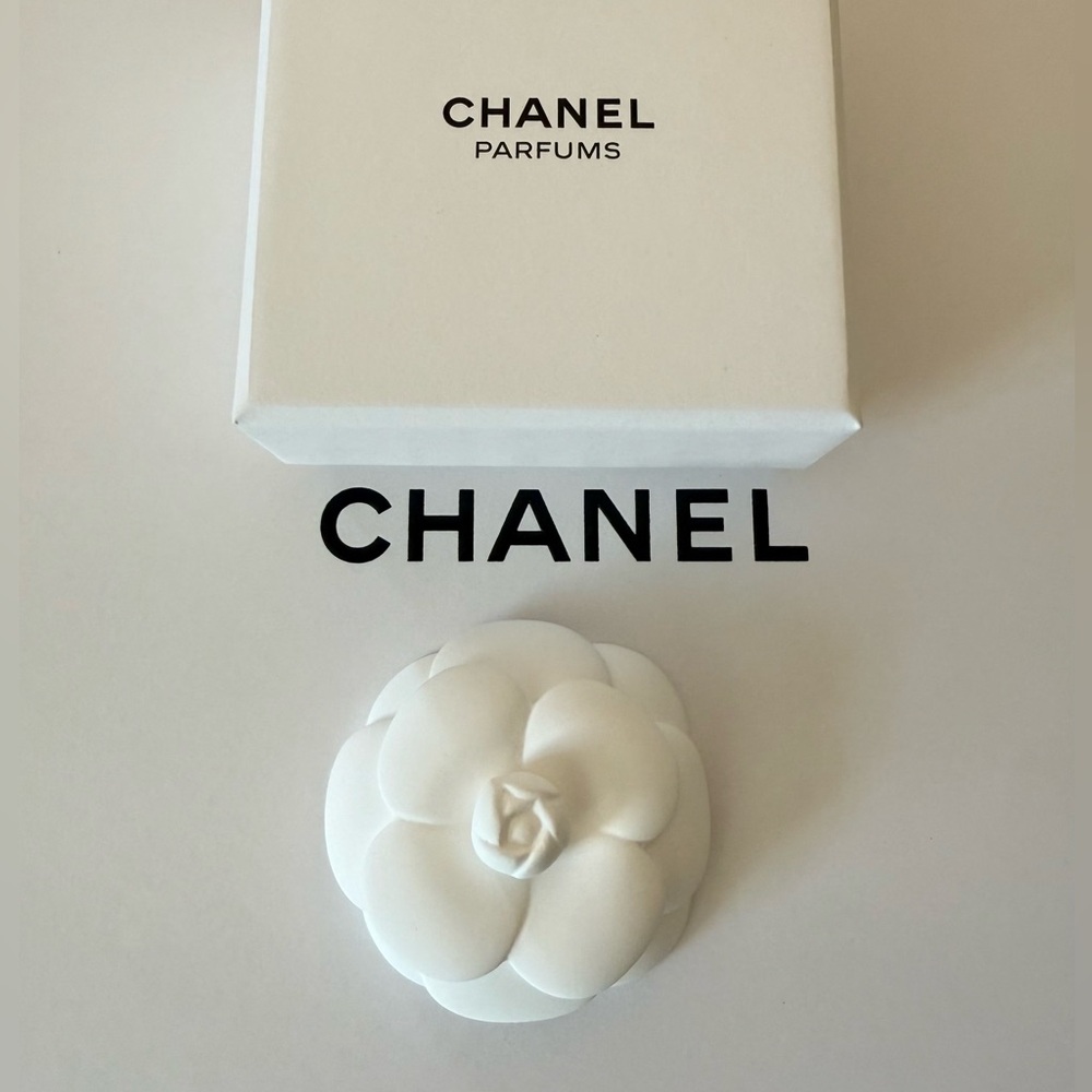 NIB CHANEL Camellia Diffuser Ceramic for Fragrance